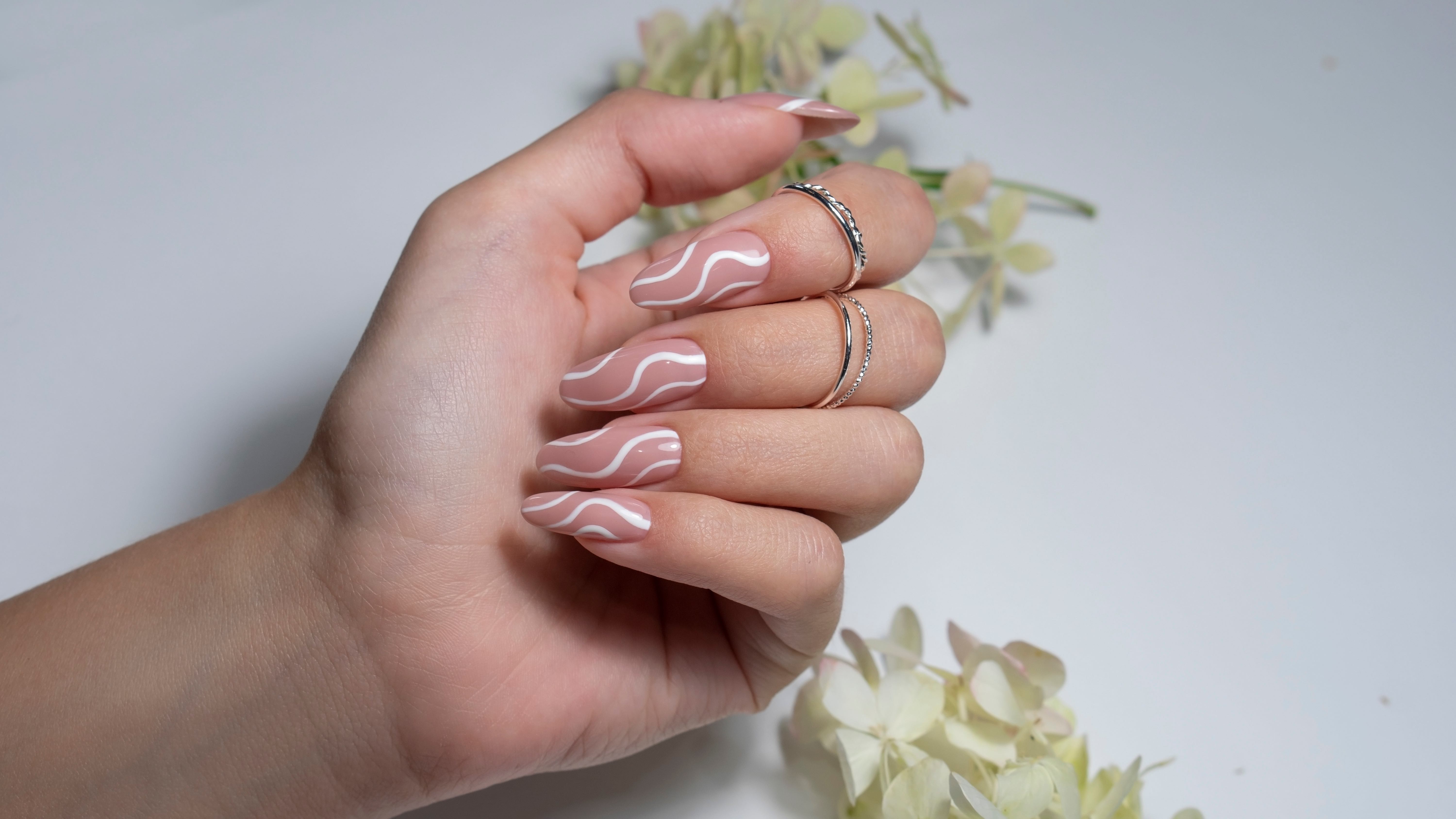 Minimal nail art design